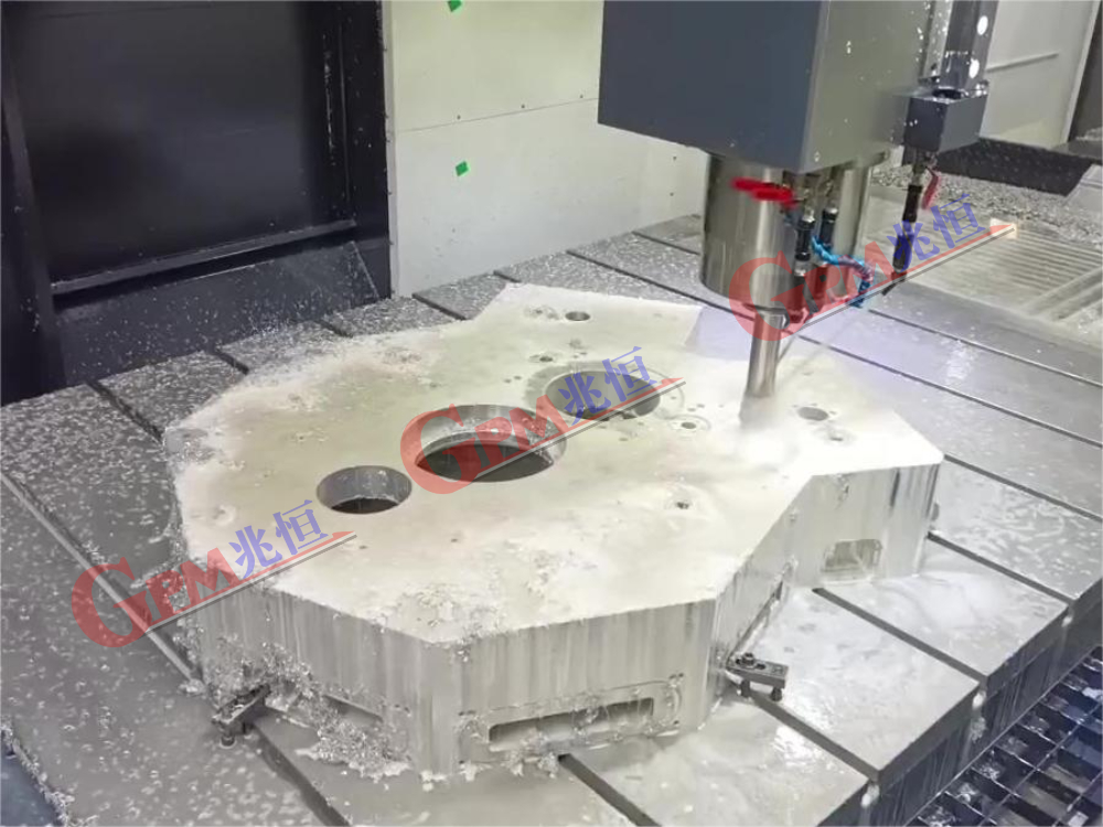 機(jī)械加工實景照片 1：龍門（三軸）