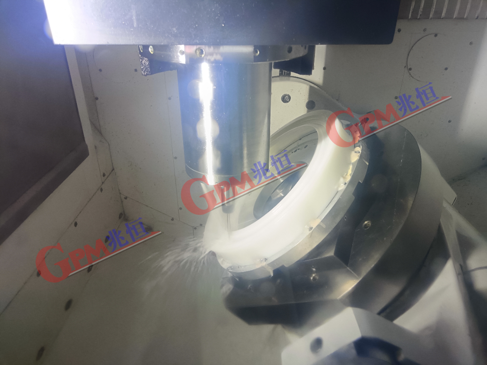 機(jī)械加工實景照片 2：立加（五軸）