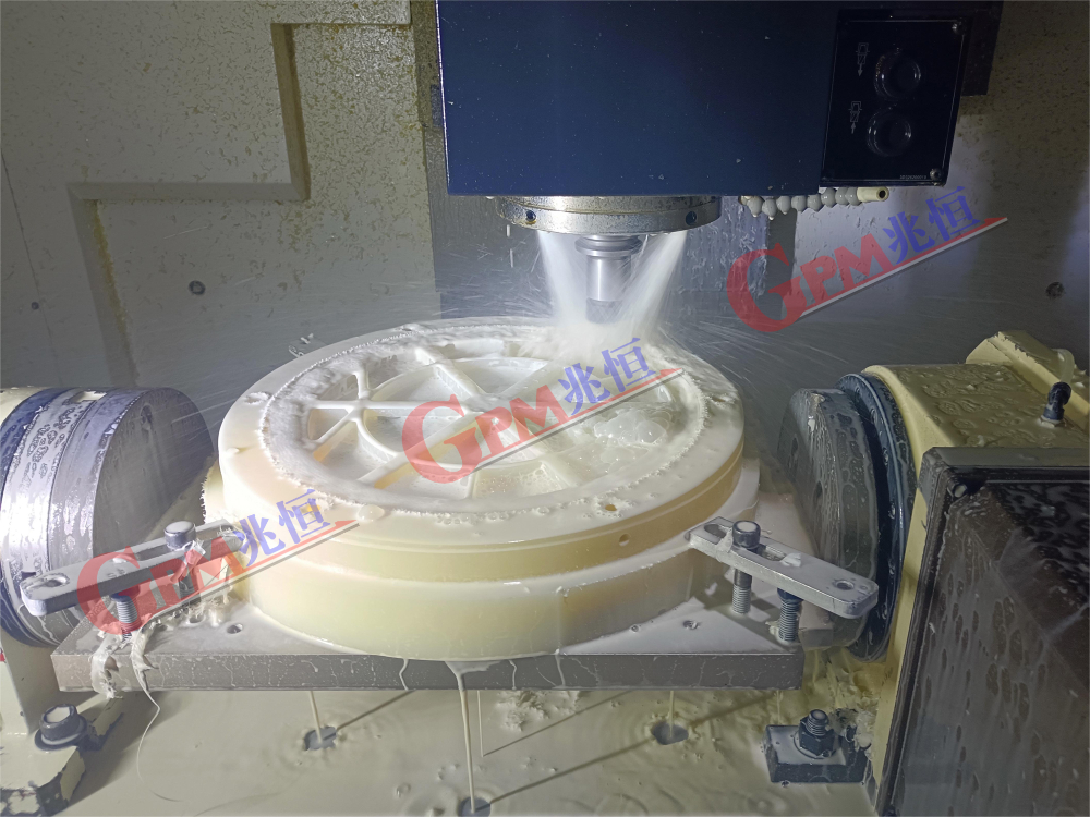 機(jī)械加工實景照片 3：立加（四軸）