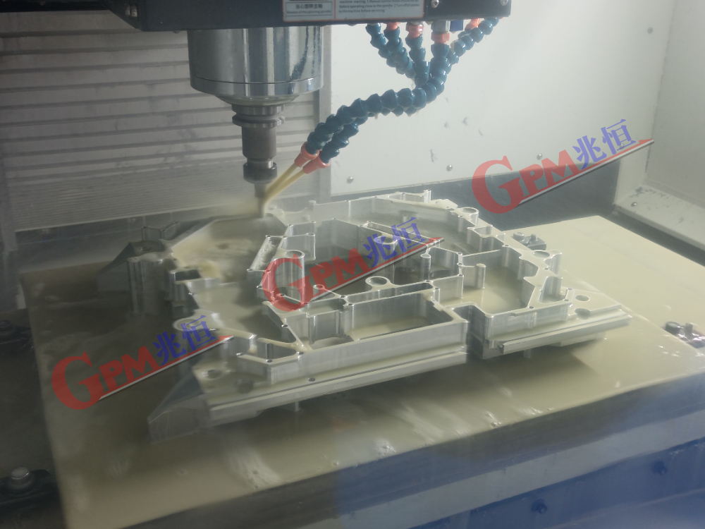 機(jī)械加工實景照片 4：立加（三軸）