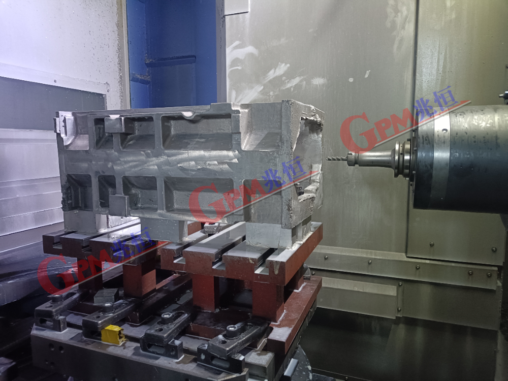 機(jī)械加工實景照片 5：大臥加（四軸）