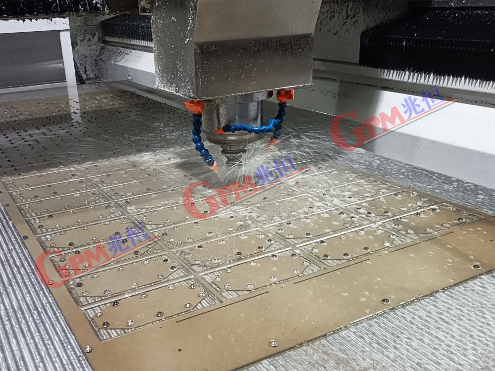 機(jī)械加工實景照片 7：精雕機(jī)（三軸）