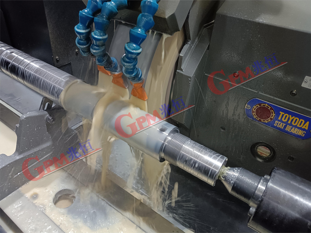 機(jī)械加工實景照片 15：外圓磨（多角形磨）